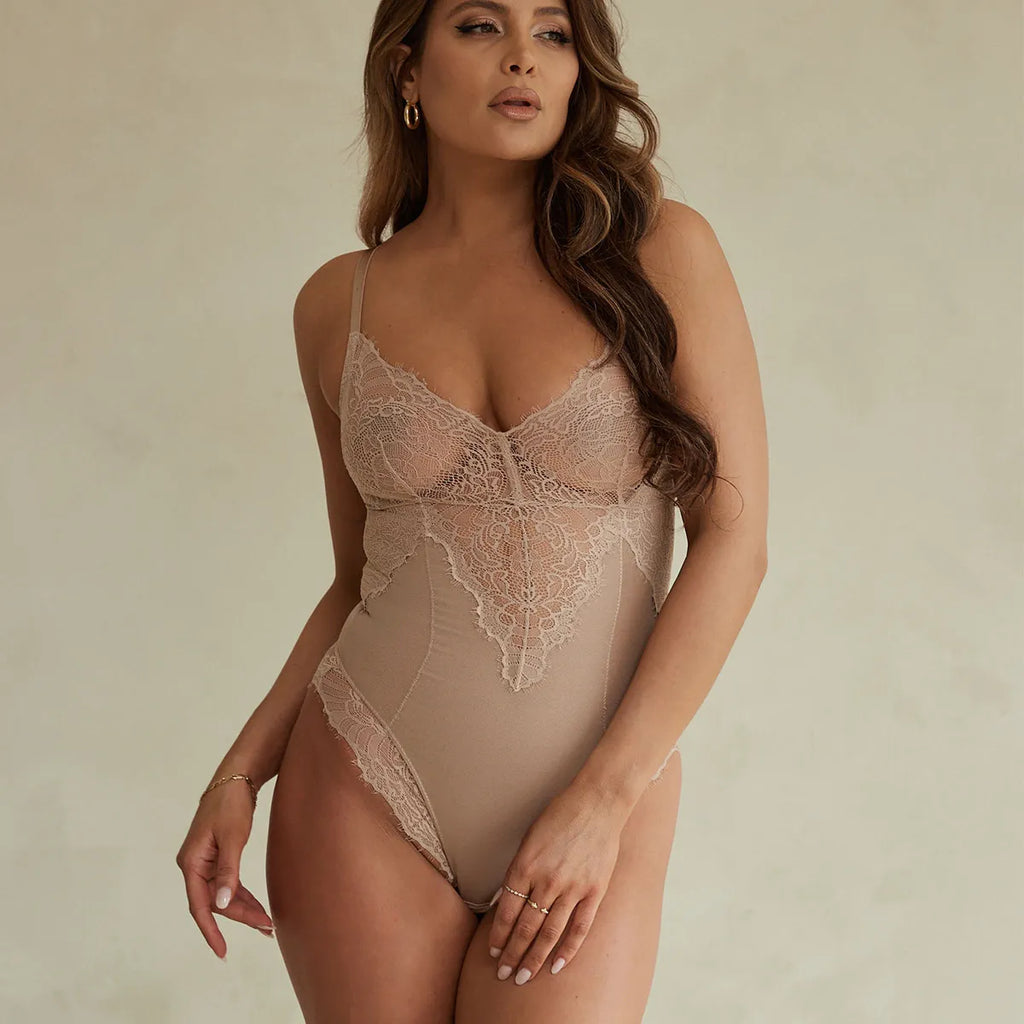 5 Reasons Why the Pinsy Lace Shapewear Bodysuit Needs to Be in