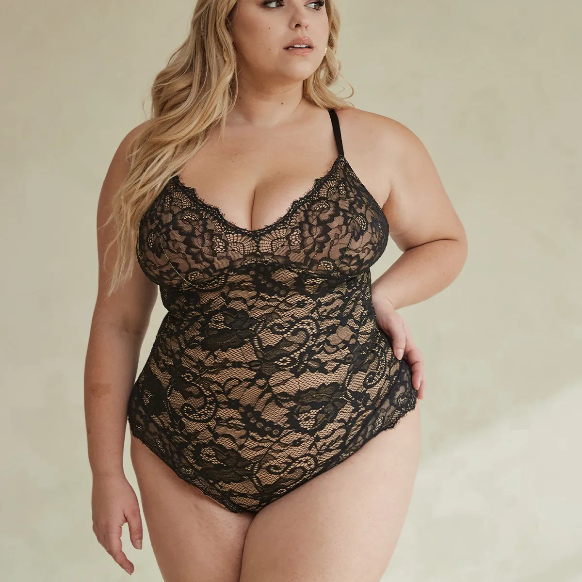 Gorgeous gorgeous girls wear @pinsyshapewear ⠀⠀ @camdanielle in our  Smoothing Lace Bodysuit size XL 🖤 The control panel in the mid